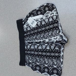 Joe B NWT Womens Medium Black and White Elastic Waist Shorts